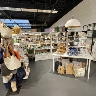 Women&apos;s bags, bath and body