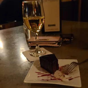 Flourless chocolate cake