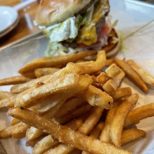 Fries &amp; Create Ur Own Burger I choose Mayo, lettuce, extra Tomatoes &amp; Raw Onions w/Avocado.  Deliciousness!