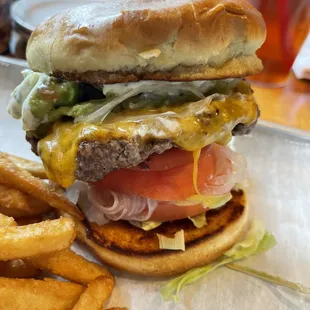 Fries &amp; Create Ur Own Burger I choose Mayo, lettuce, extra Tomatoes &amp; Raw Onions w/Avocado.  Deliciousness!