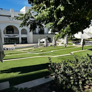 Most beautiful and delicious place to eat, with outdoor beauty and healthy vegan food!! Thank you, UReach Cafe'!!