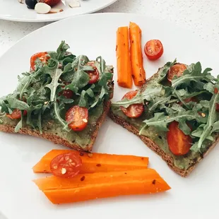 Organic Avocado and Tomatoe Toast