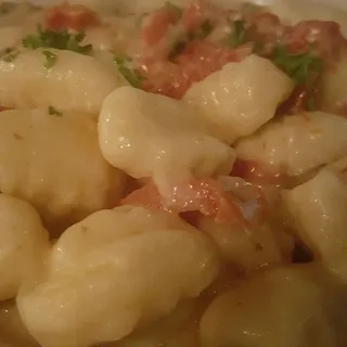 Gnocchi Alfredo With Mushrooms & Sundried Tomatoes