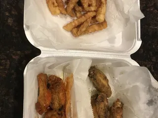 Floyd Wings & Grill