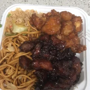 1. Chicken Fried Rice Party Tray 3 Entree 3 Entree 2. Chicken Fried Rice 3. Chicken Chow Mein 12. General Chicken