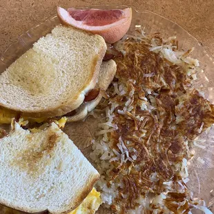 a plate of breakfast food