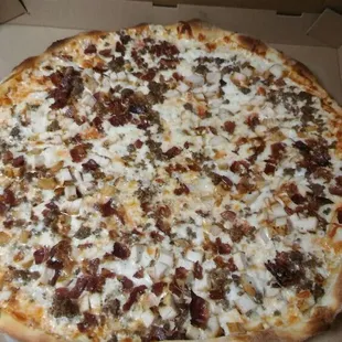 Our CHICKEN BACON ONIONS PIZZA. Exclusively on US FRIED CHICKEN TUCKASEEGEE RD!!!