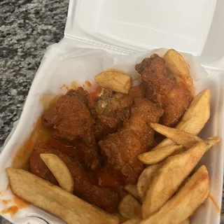 Hot Wings with French Fries with Roll