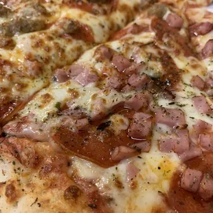 X-Large pepperoni with half ham and half sausage