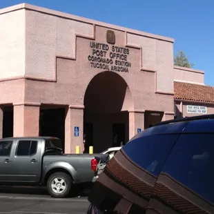 Photo of the USPS located on North Rosemont in Tucson