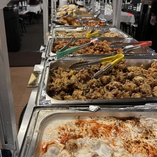 Extensive buffet line