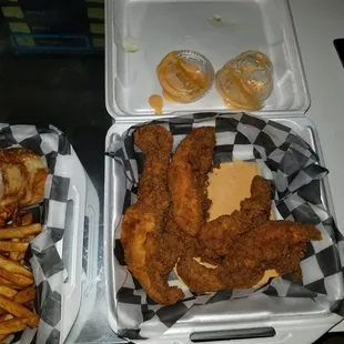 As usual, as I mentioned in my review, this is how the sauces usually end up because of how they are packaged. How difficult is this?