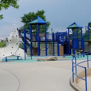 Big kids section at Utah Park. Includes tire swing!