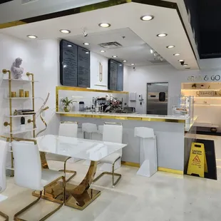 Interior || IG: @misspiggyeats