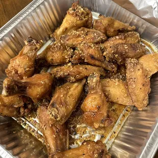 a tray of chicken wings