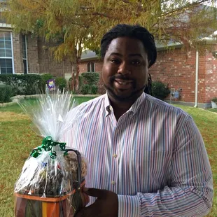Owner Glen Thompson donates a Heavenly Hash gift basket to United Way