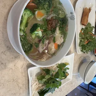 Wonton pho