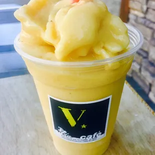Refreshing Mango and Banana Smoothie