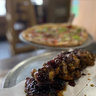 V Signature wings, 2/5.