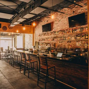SIDECAR is our craft cocktail bar under the same roof as V PIZZA! 

The cocktails are superb.