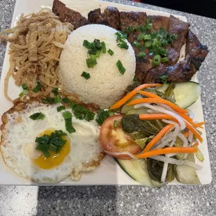 Much try cơm tấm sườn bì trứng