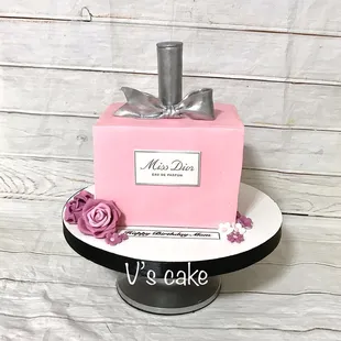 Miss Dior cake