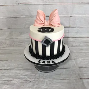 Chanel cake with edible bows