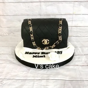 Realistic Chanel purse cake (real size )