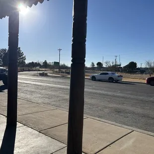 Outdoor dining on the Main Street... complete with a train car show in the morning.