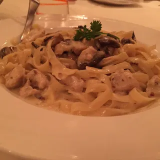 Fettuccine con Pollo and Fungi