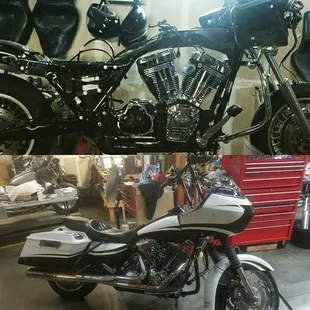 &quot;Monster Glide&quot; 4&quot; stretch Road Glide custom build. With a 124&quot; S&amp;S Engine