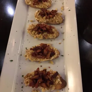 Noci e Pancetta Crostini
