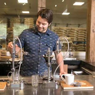 Choose your brewing method, V60, Chemex, mellita cone on the Modbar