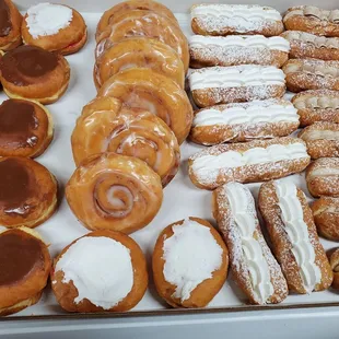 This place has amazing donuts!! Cant get enough of the cinnamon swirls!