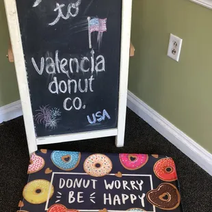 a donut worry be happy sign