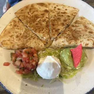 QUESADILLAS CHICKEN