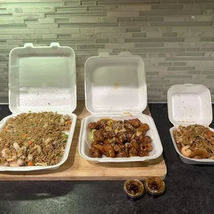 Large : House Special Fried Rice, Sesame Chicken side of House Special Lo Mein.