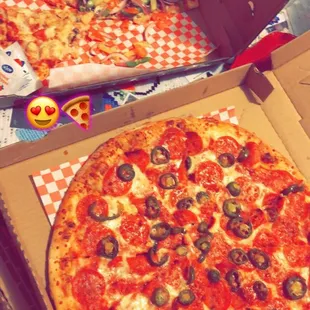 large pepperoni with jalapeño and Hawaiian pizza .com