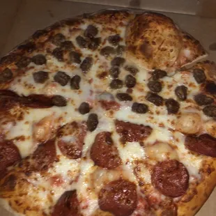 Medium flat pizza.
