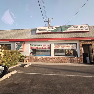 Valentinos Hawaiian Gardens is our go to spot for pizza