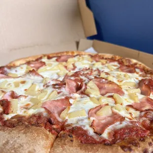 Large Hawaiian Pizza