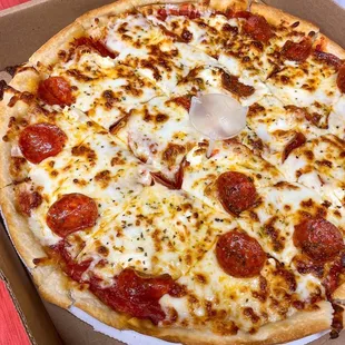 Deluxe pepperoni with cream cheese chunks is the best