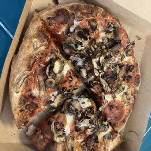 Had a personal pizza for lunch and it was delicious  Pepperoni mushroom extra sauce well done  !  Thank you