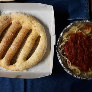 Single order of Spaghetti with Marinara (comes with the bread)