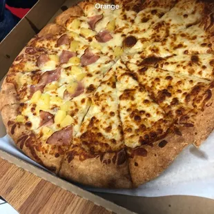 Half Hawaiian for the parents, half only cheese for the kids Super delicious :)