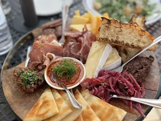 Luxe Kitchen & Lounge