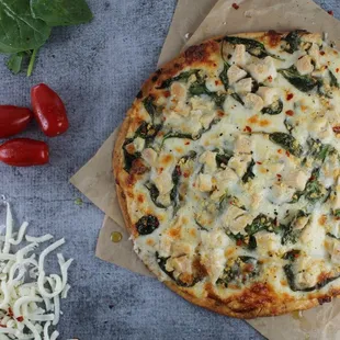 The White, alfredo sauce, grilled chicken, garlic, fresh mushrooms, fresh spinach, mozzarella cheese.