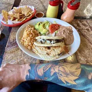 Fajita quesadilla lunch special $9.99 had flavor over 9000!