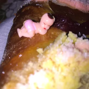 The baby inside the Rosca de Reyes!