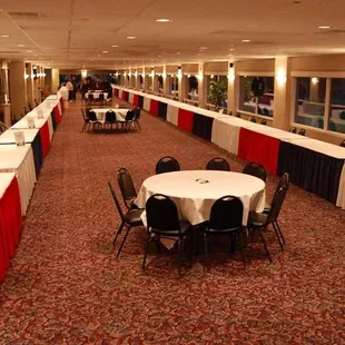 Thirty thousand square feet of flexible meeting space and banquet halls all with golf course views...